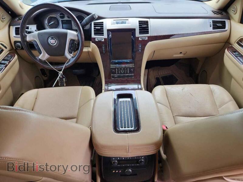 2011 Cadillac ESCALADE (VIN 1GYS3AEF1BR360650) — photo 8 of 13