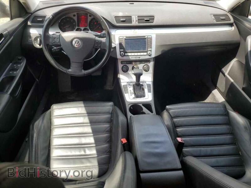 2008 Volkswagen PASSAT (VIN WVWRU73C28E060077) — photo 8 of 12