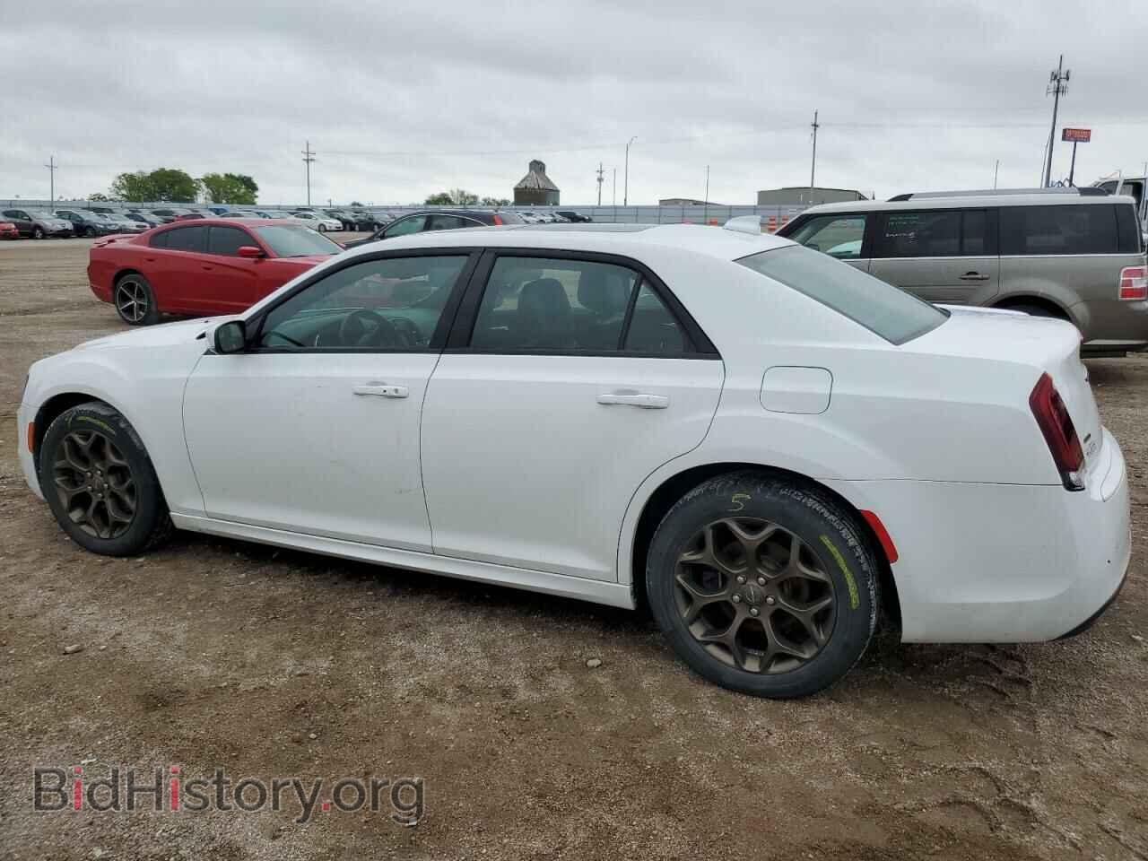 2019 CHRYSLER 300 - VIN: 2C3CCAGG2KH524170 - Фото 2