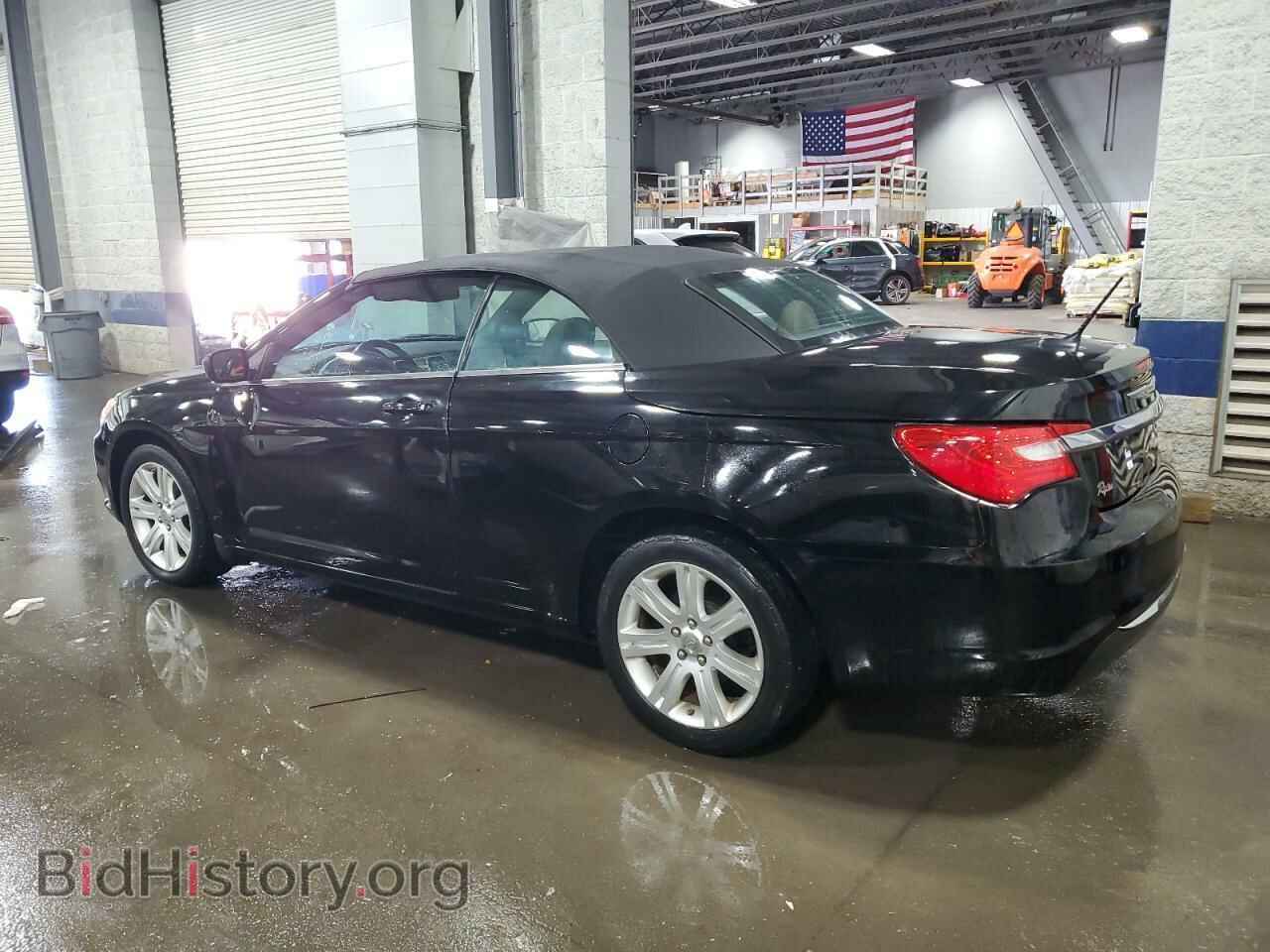 2011 CHRYSLER 200 - VIN: 1C3BC2EGXBN620379 - Фото 2