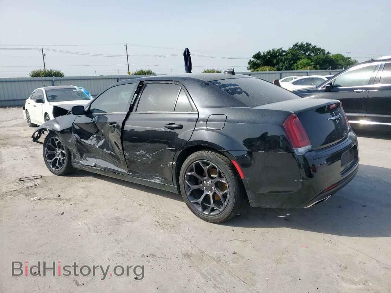 2019 CHRYSLER 300 - VIN: 2C3CCAAG5KH727109 - Фото 2
