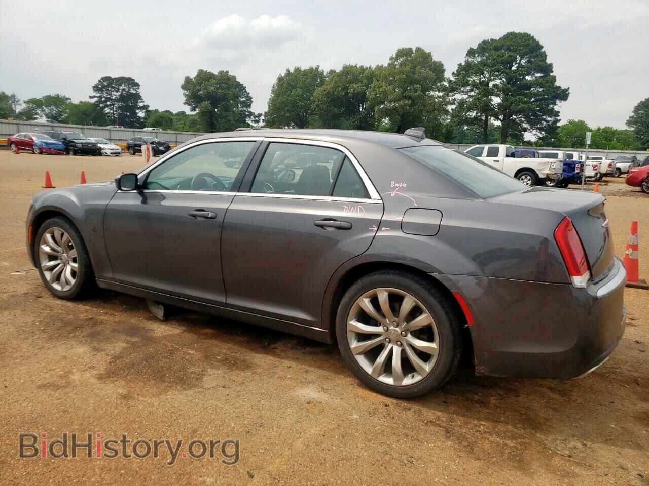 2019 CHRYSLER 300 - VIN: 2C3CCAAG5KH755816 - Фото 2