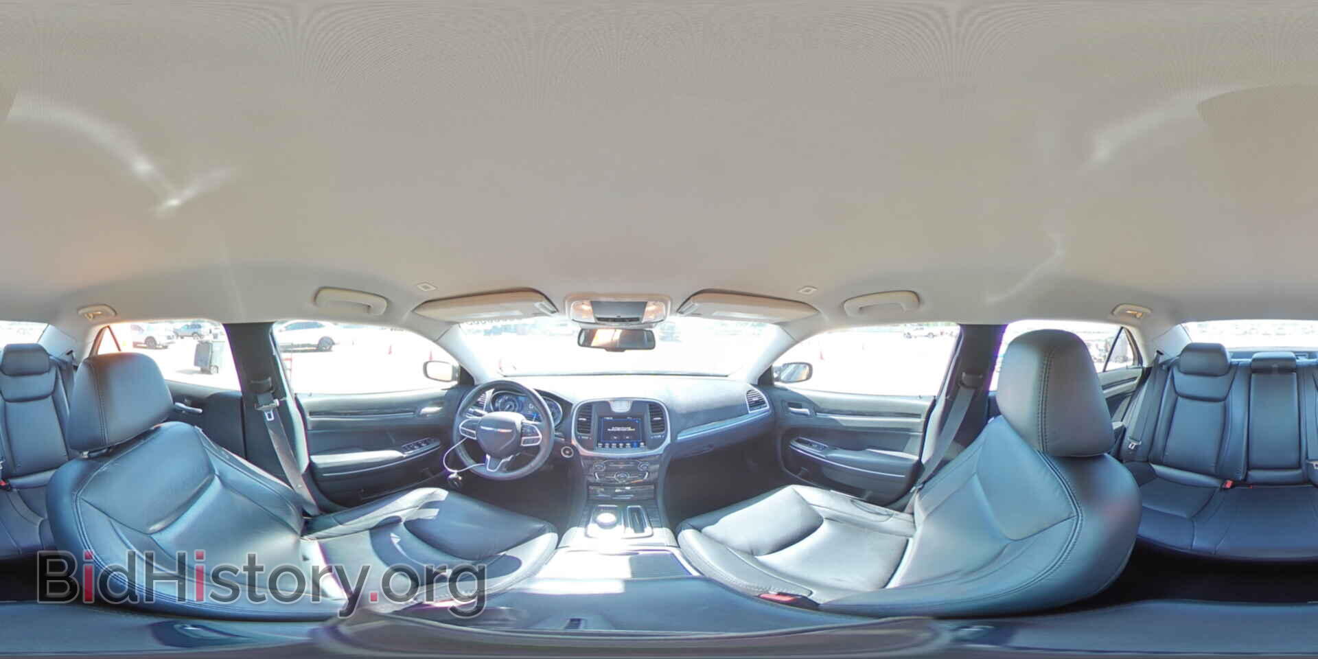 2019 CHRYSLER 300 - VIN: 2C3CCAAG5KH755816 - Фото 14