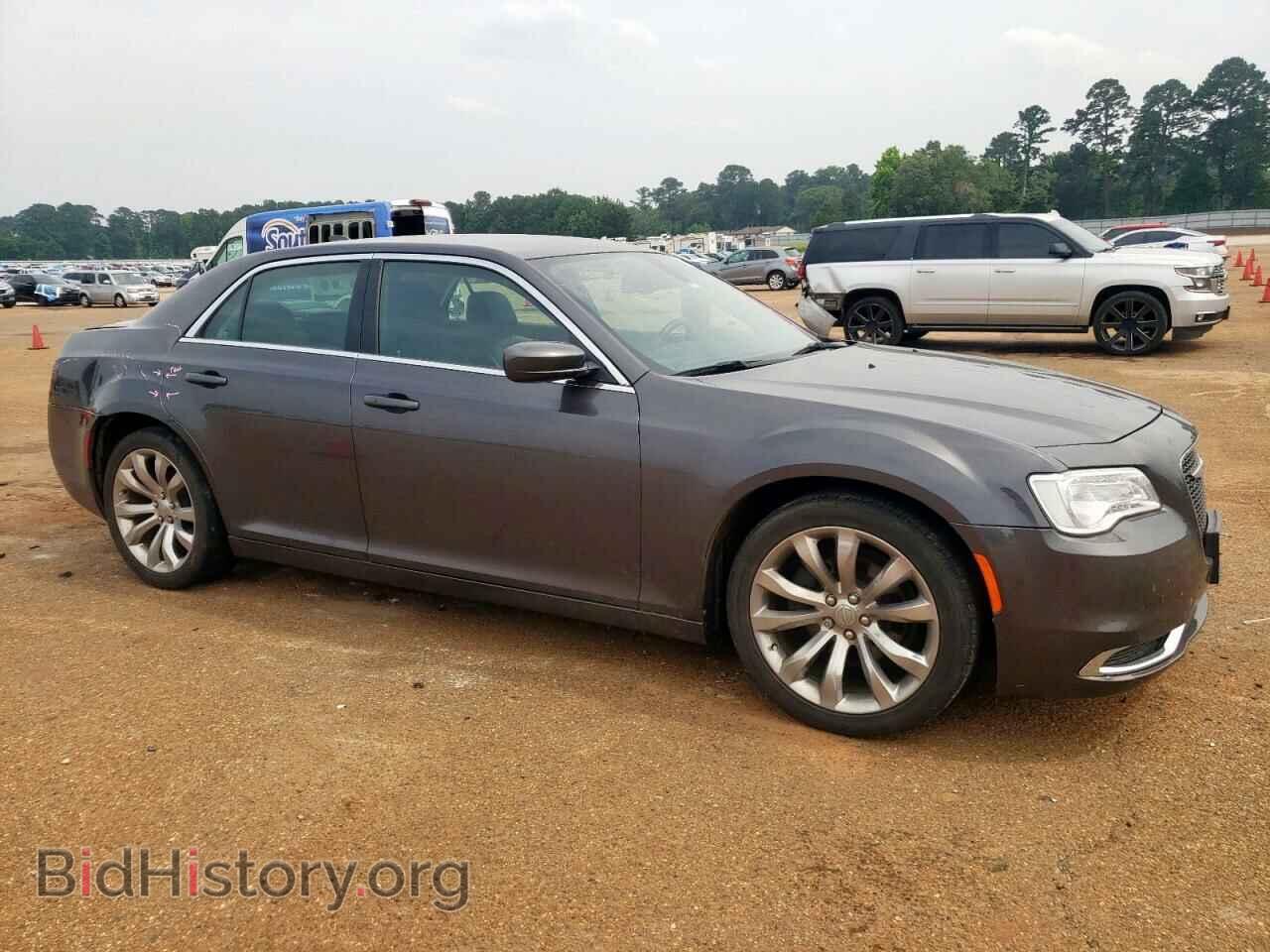 2019 CHRYSLER 300 - VIN: 2C3CCAAG5KH755816 - Фото 4