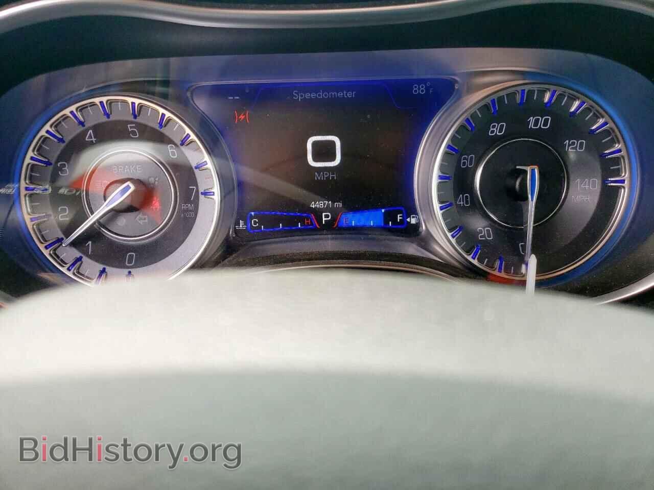 2019 CHRYSLER 300 - VIN: 2C3CCAAG5KH755816 - Фото 9