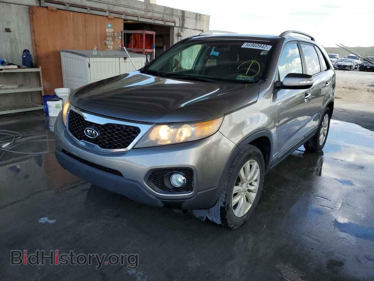 2011 KIA SORENTO - VIN: 5XYKUDA25BG053357 - Фото 2