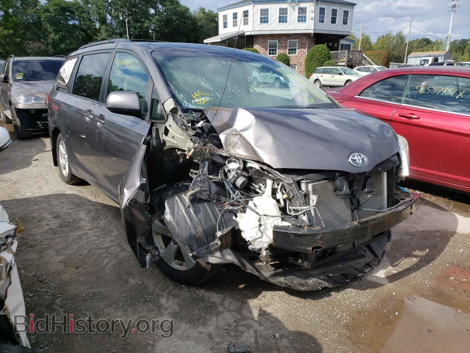 Photo 5TDKK3DC1BS065822 - TOYOTA SIENNA 2011