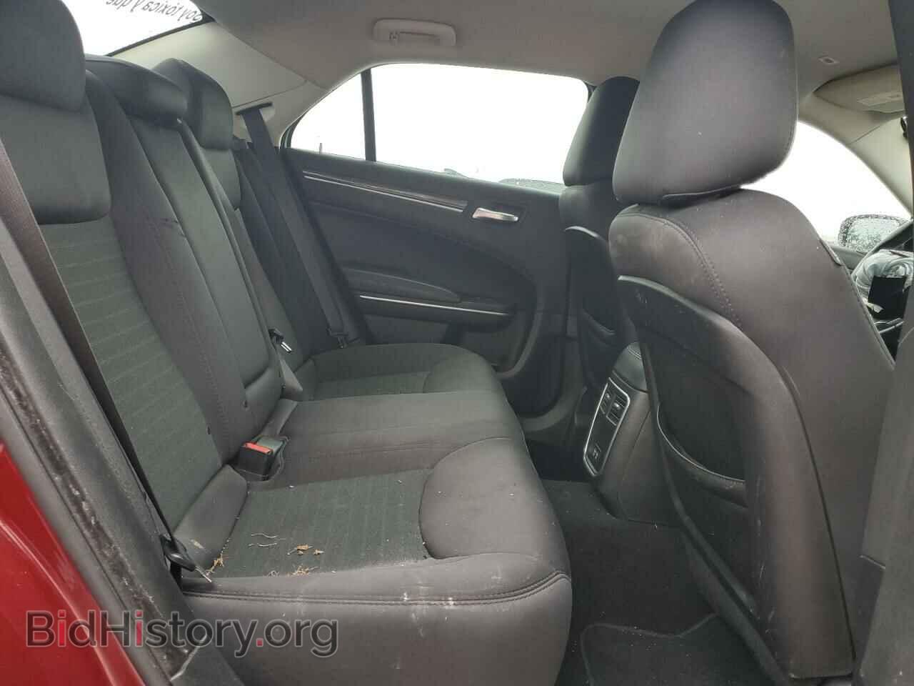 2019 CHRYSLER 300 - VIN: 2C3CCAAG5KH614387 - Фото 10