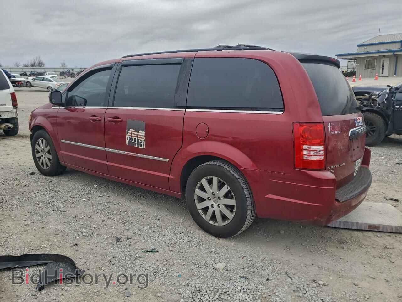 2010 CHRYSLER MINIVAN - VIN: 2A4RR8DX7AR368356 - Фото 2