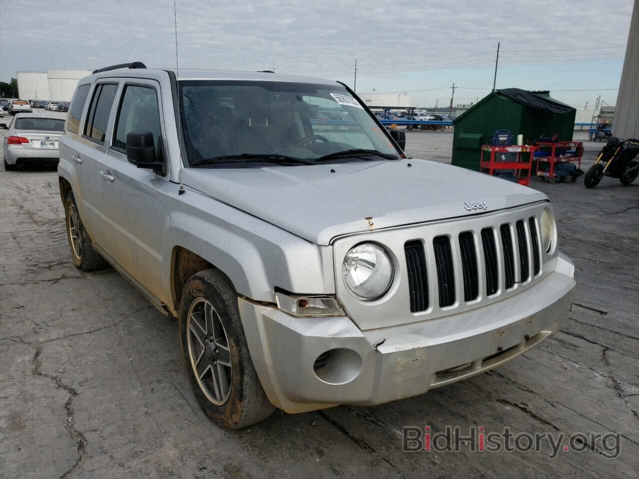 Photo 1J4NT2GB7AD513587 - JEEP PATRIOT 2010