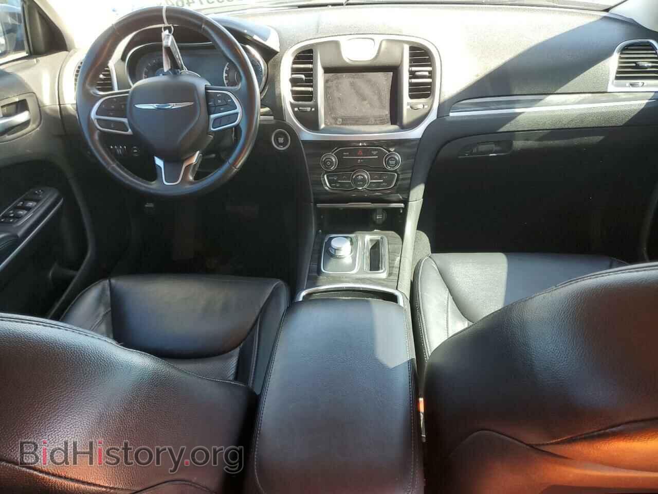 2019 CHRYSLER 300 - VIN: 2C3CCAAG4KH614283 - Фото 8