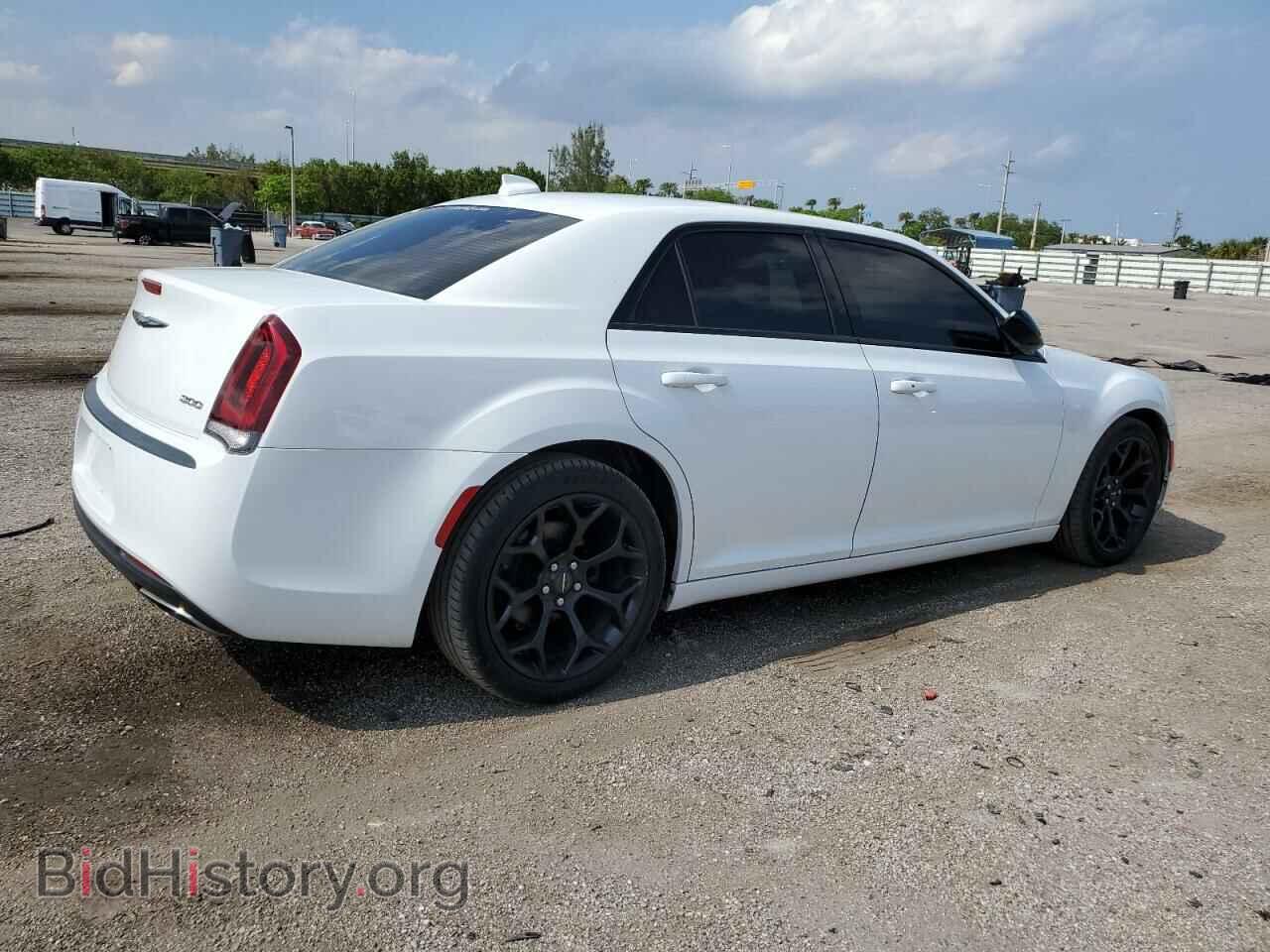 2019 CHRYSLER 300 - VIN: 2C3CCAAG5KH648359 - Фото 3