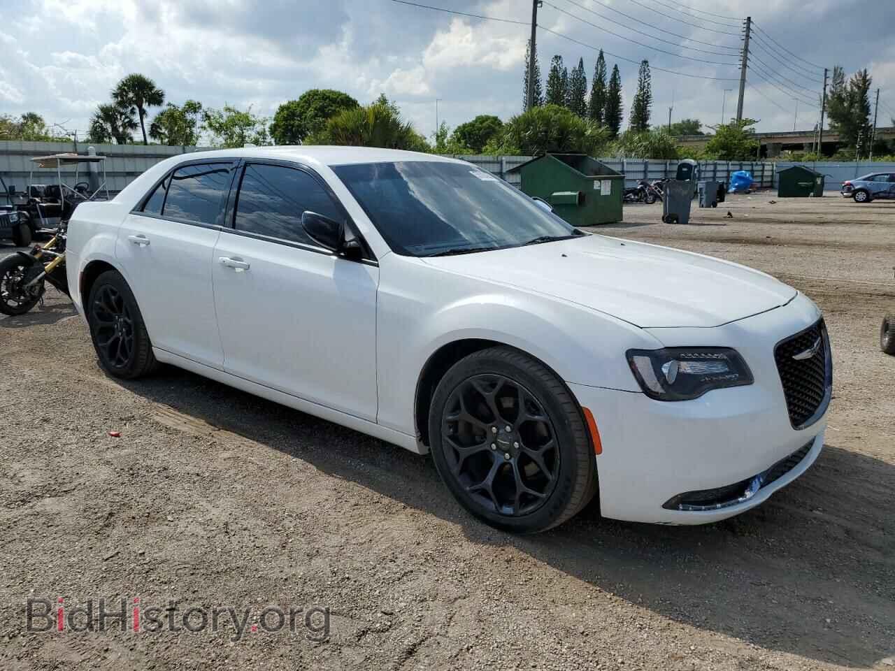 2019 CHRYSLER 300 - VIN: 2C3CCAAG5KH648359 - Фото 4