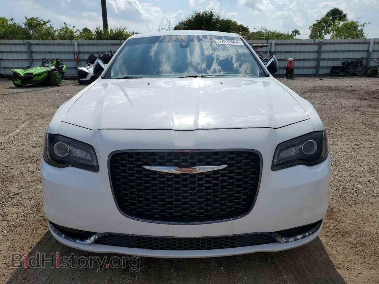 2019 CHRYSLER 300 - VIN: 2C3CCAAG5KH648359 - Фото 5