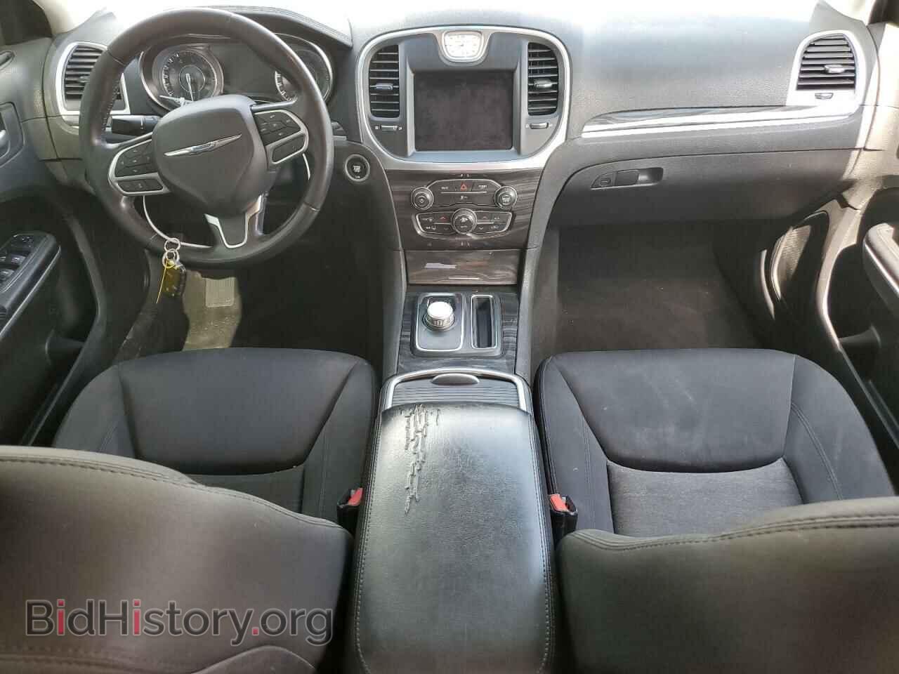 2019 CHRYSLER 300 - VIN: 2C3CCAAG5KH648359 - Фото 8