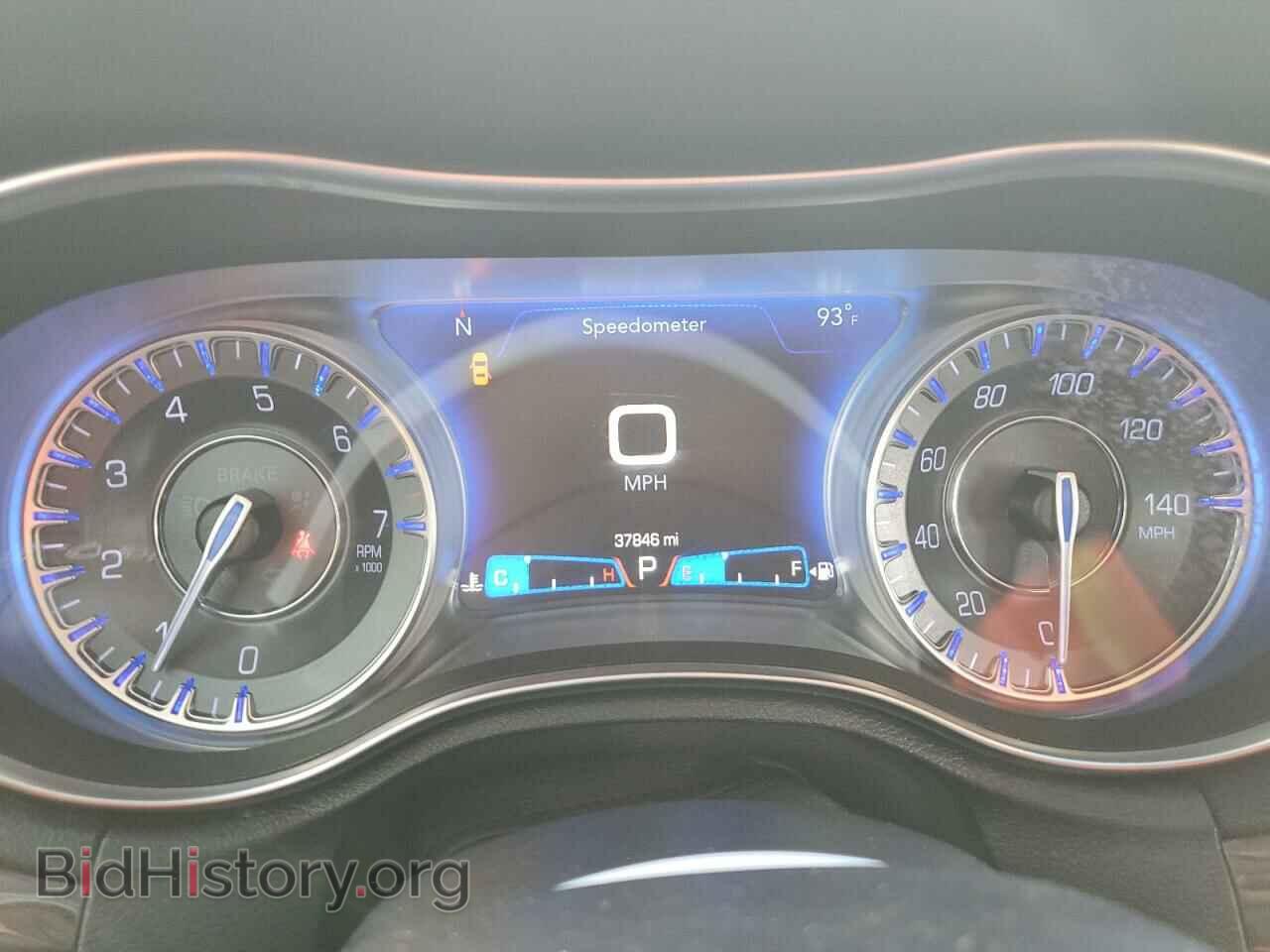 2019 CHRYSLER 300 - VIN: 2C3CCAAG5KH648359 - Фото 9