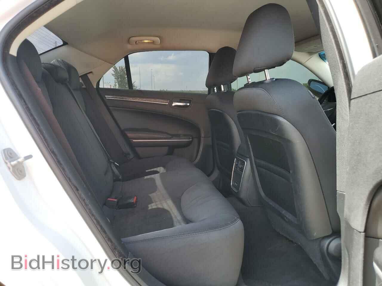 2019 CHRYSLER 300 - VIN: 2C3CCAAG5KH648359 - Фото 10