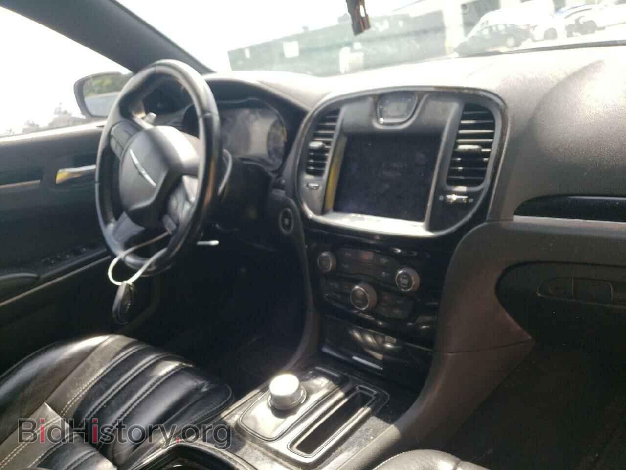 2019 CHRYSLER 300 - VIN: 2C3CCABG2KH654036 - Фото 9