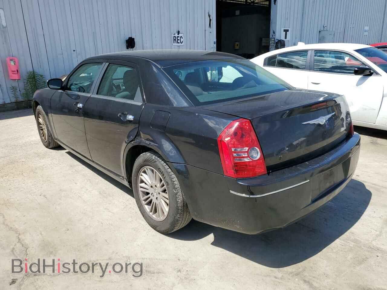 2010 CHRYSLER 300 - VIN: 2C3CA4CD2AH101588 - Фото 2