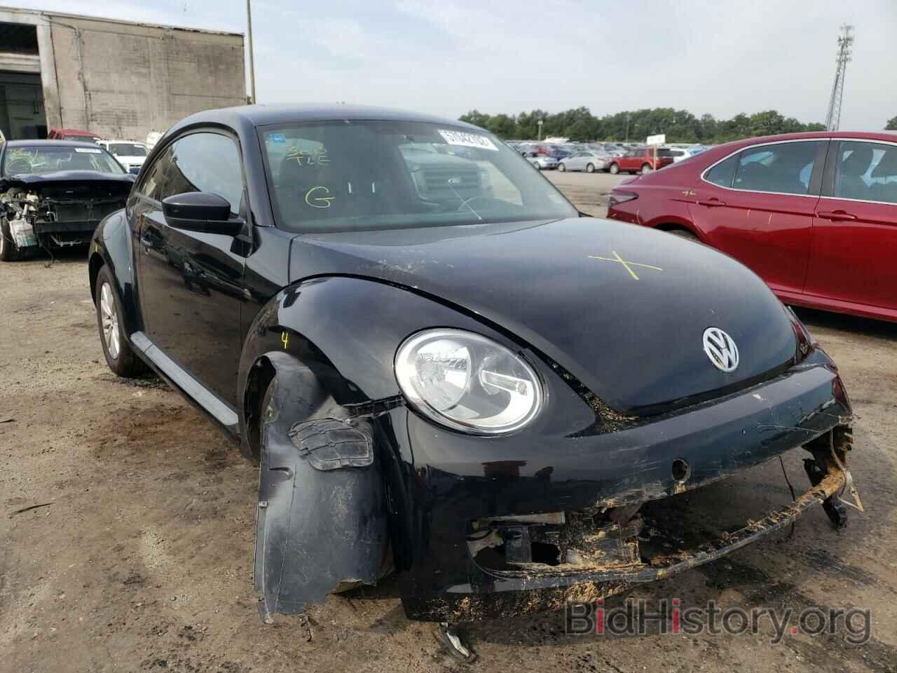 Photo 3VWFP7AT2DM691880 - VOLKSWAGEN BEETLE 2013