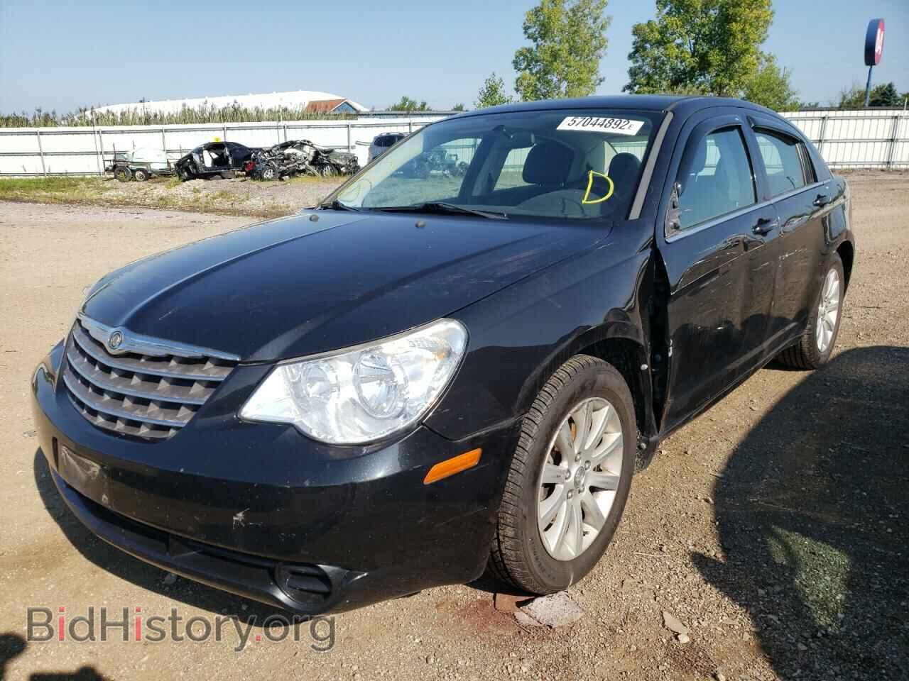 2010 CHRYSLER SEBRING - VIN: 1C3CC5FBXAN232785 - Фото 2