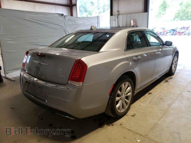 2017 Chrysler 300 (VIN 2C3CCAKG2HH571294) — фото 4 из 10