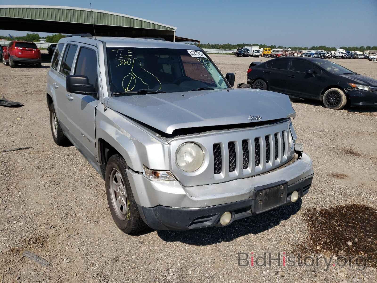 Photo 1J4NT1GB0BD155390 - JEEP PATRIOT 2011