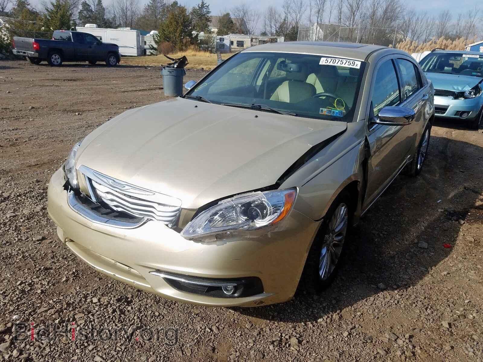 2011 CHRYSLER 200 - VIN: 1C3BC2FG1BN519861 - Фото 2