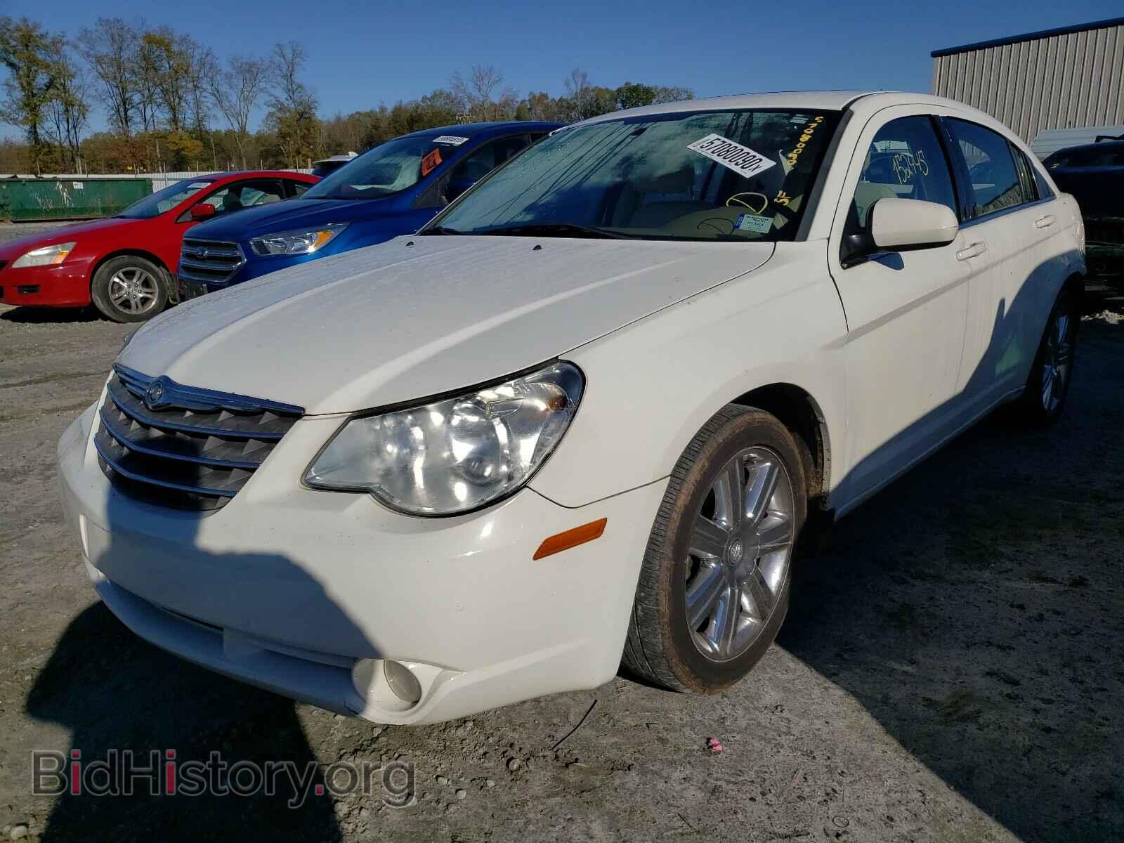 2010 CHRYSLER SEBRING - VIN: 1C3CC5FV6AN236830 - Фото 2
