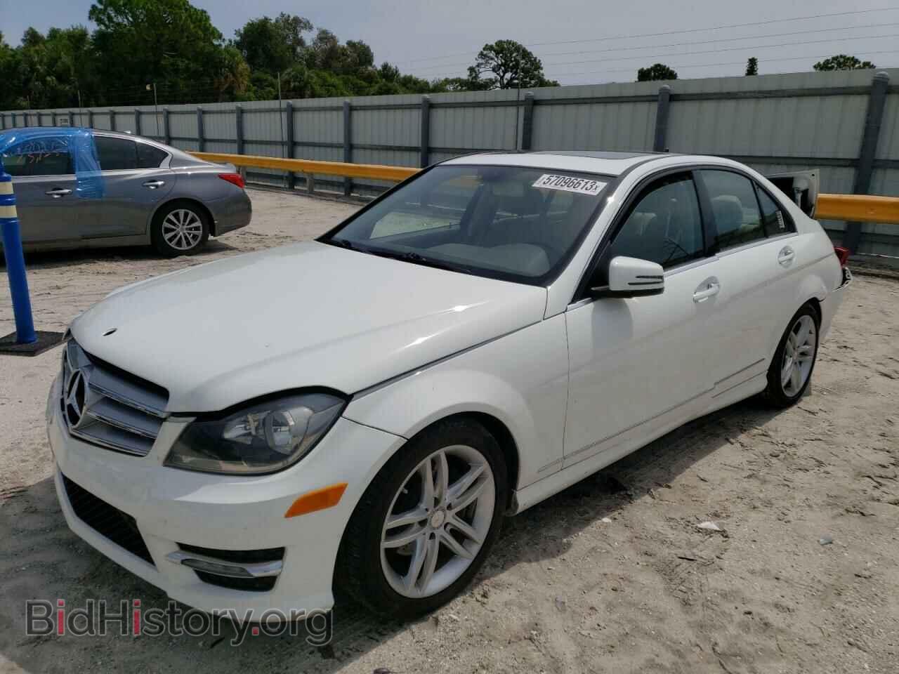 Photo WDDGF4HB6DR253115 - MERCEDES-BENZ C-CLASS 2013