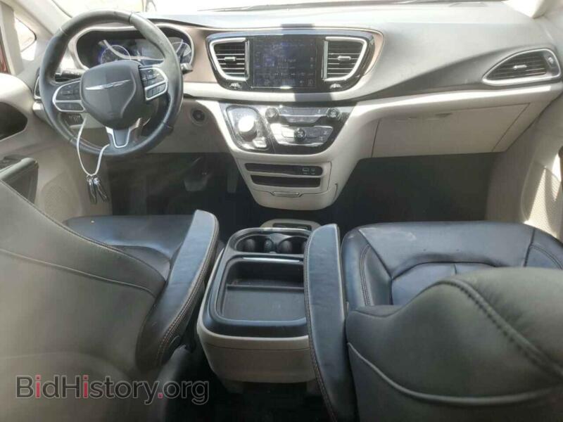 2017 Chrysler PACIFICA (VIN 2C4RC1BG5HR571032) — photo 8 of 13