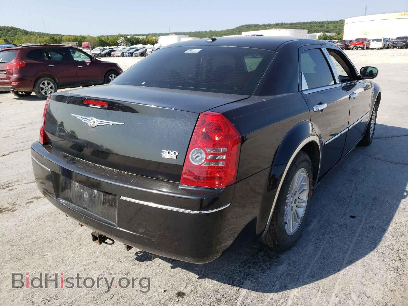 2010 CHRYSLER 300 - VIN: 2C3CA5CV0AH213210 - Фото 4