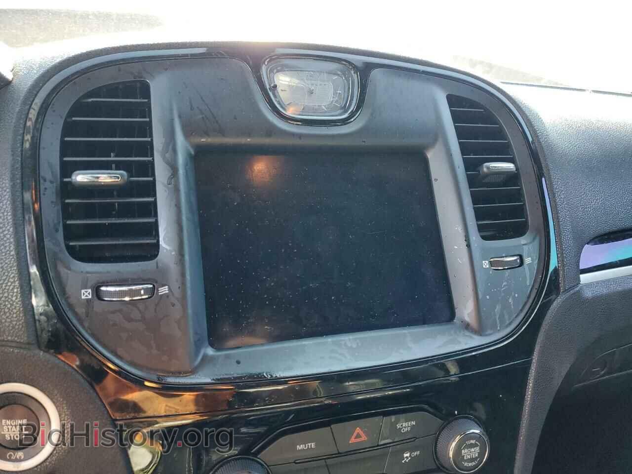 2019 CHRYSLER 300 - VIN: 2C3CCABG7KH654016 - Фото 9