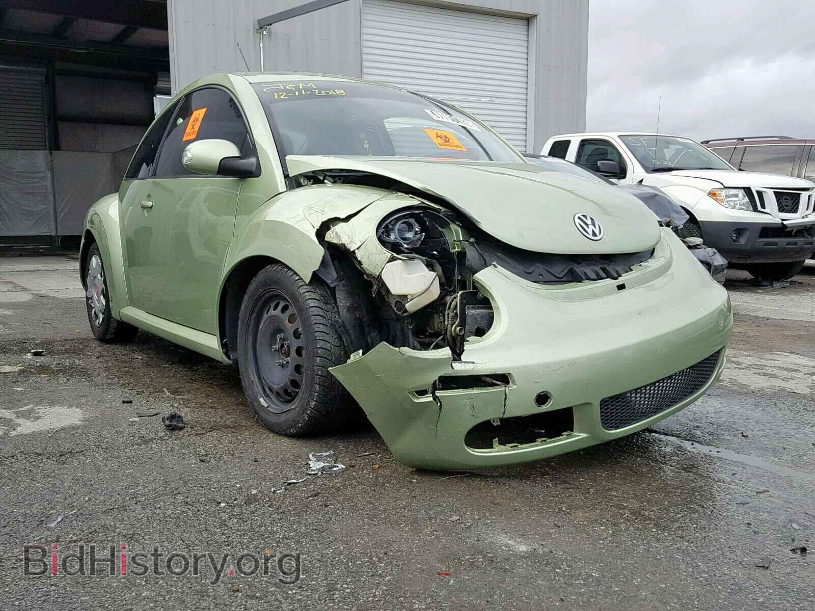 Photo 3VWPW3AG1AM007724 - VOLKSWAGEN BEETLE 2010