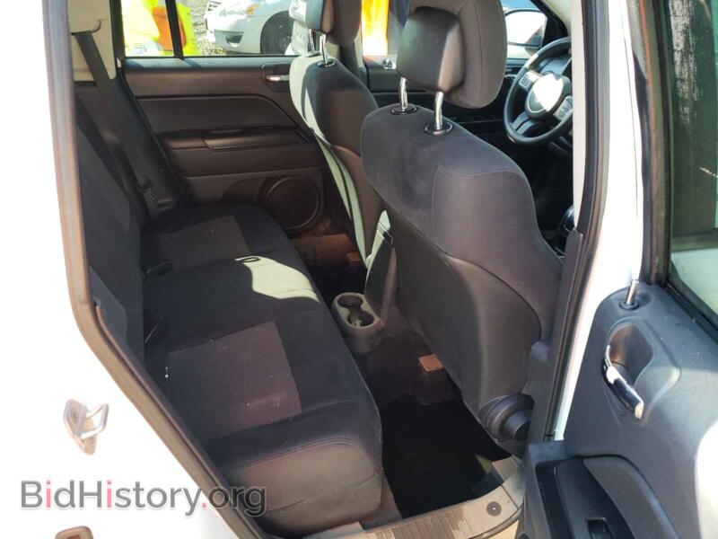 2012 Jeep COMPASS (VIN 1C4NJDBB8CD638552) — photo 6 of 10