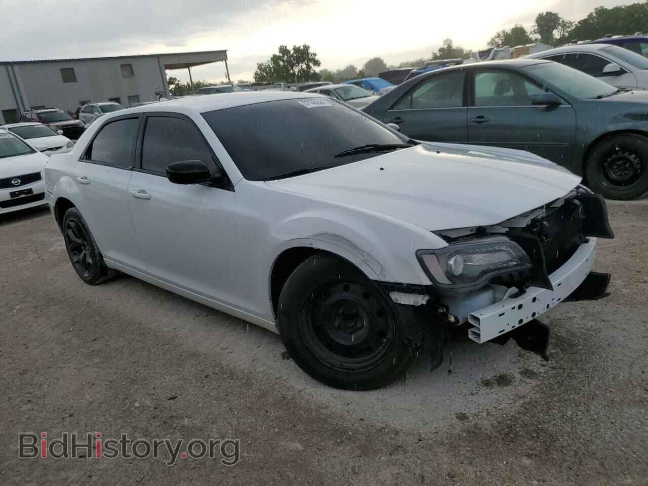 2019 CHRYSLER 300 - VIN: 2C3CCAAG3KH711071 - Фото 4