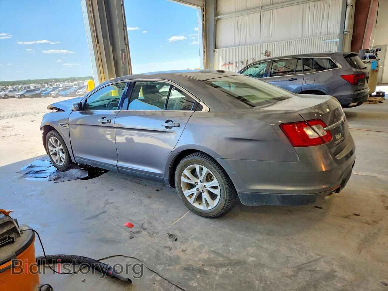 2011 FORD TAURUS - VIN: 1FAHP2EW1BG123880 - Photo 2
