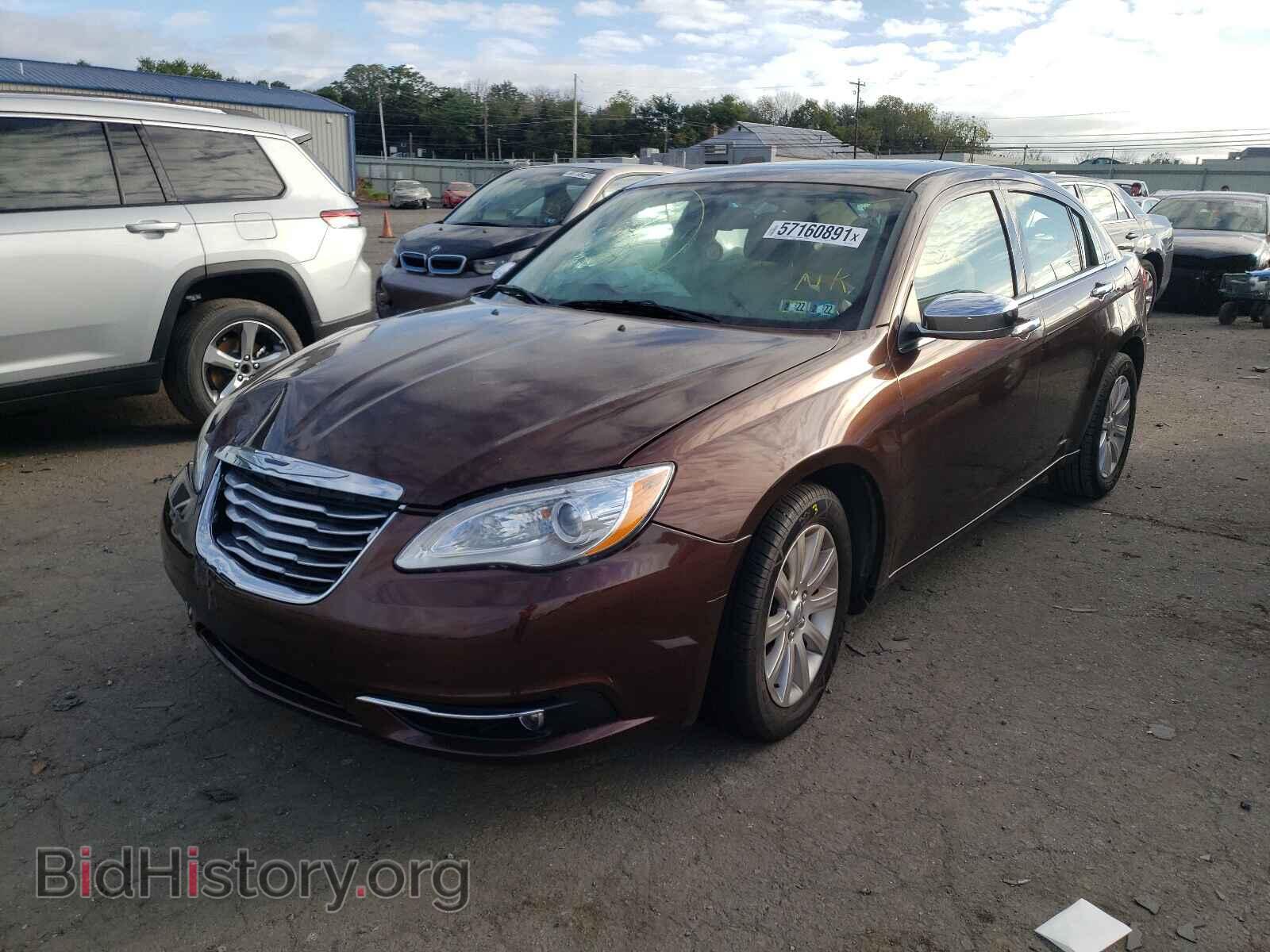 2013 CHRYSLER 200 - VIN: 1C3CCBCG0DN525792 - Фото 2