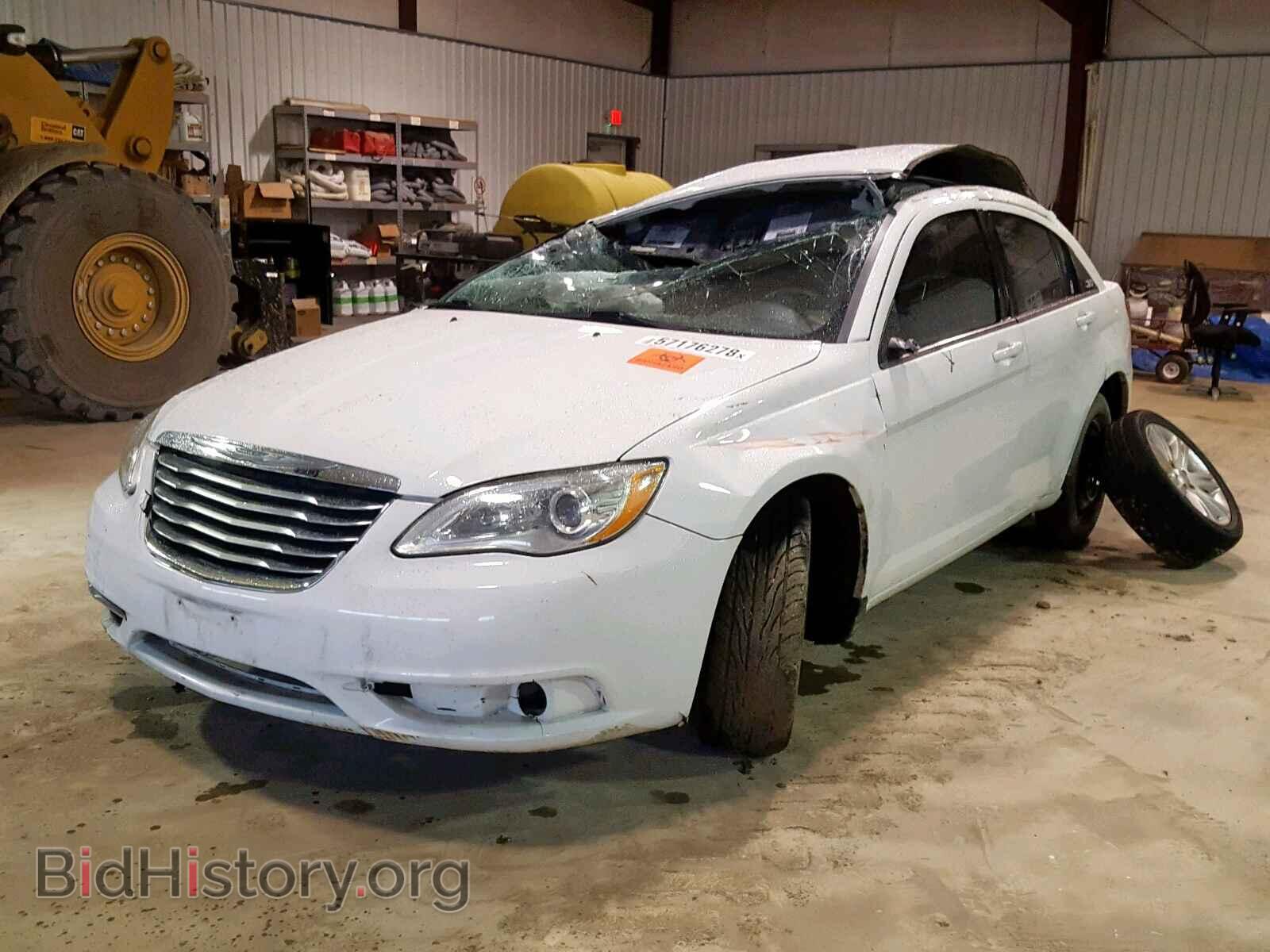 2013 CHRYSLER 200 - VIN: 1C3CCBAB8DN763932 - Фото 2
