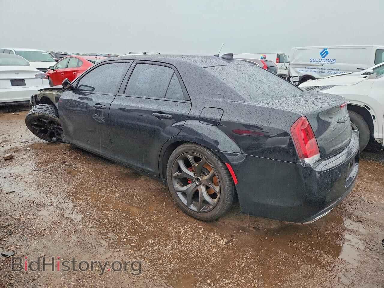2019 CHRYSLER 300 - VIN: 2C3CCABG5KH686060 - Photo 2