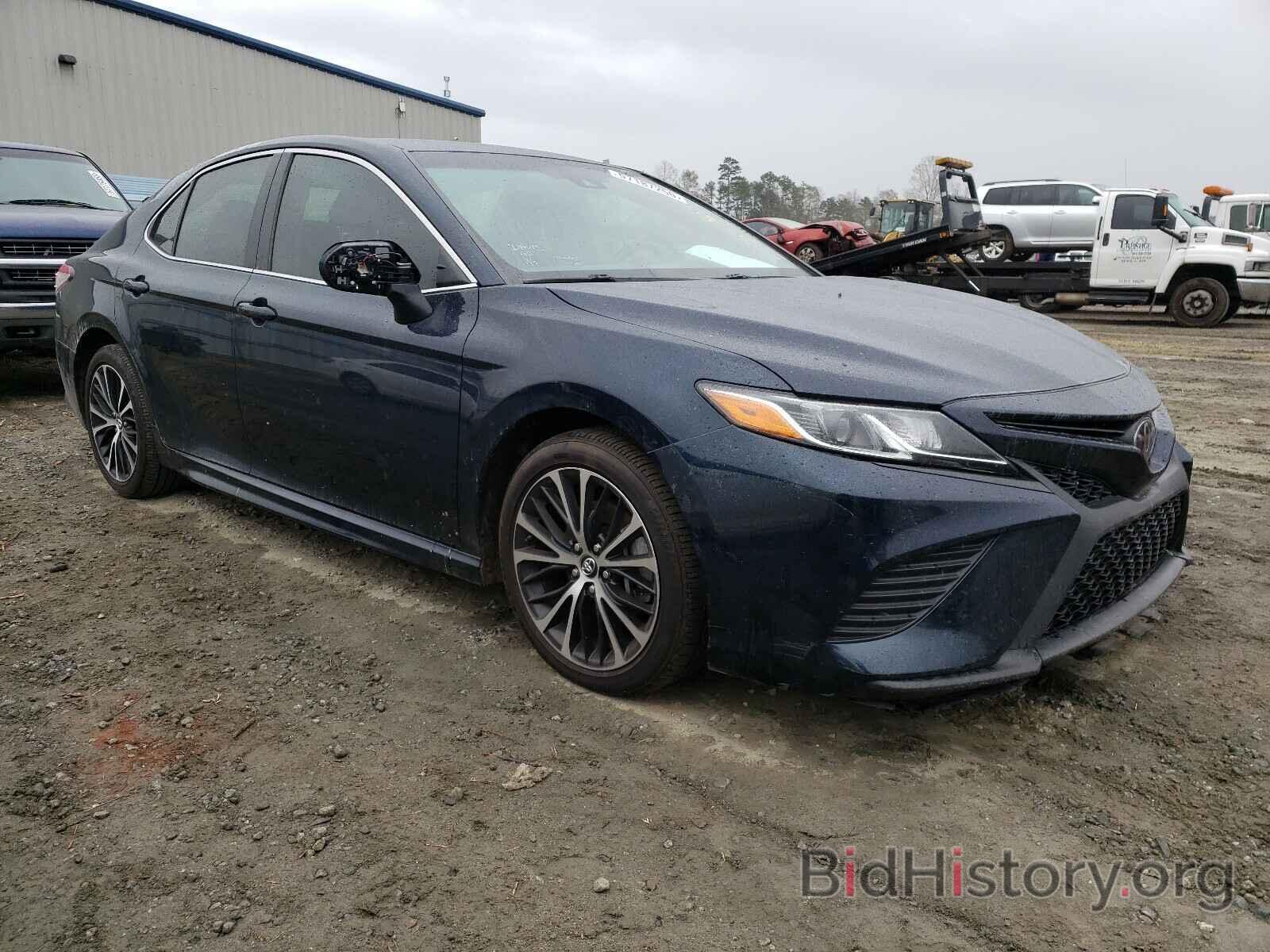 Photo 4T1B11HK0JU622475 - TOYOTA CAMRY 2018