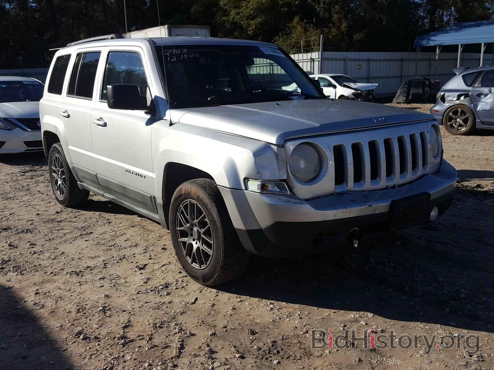 Photo 1J4NT1GA4BD122903 - JEEP PATRIOT 2011