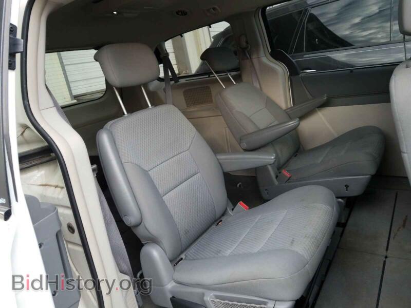 2010 Chrysler MINIVAN (VIN 2A4RR5D13AR344890) — photo 6 of 10