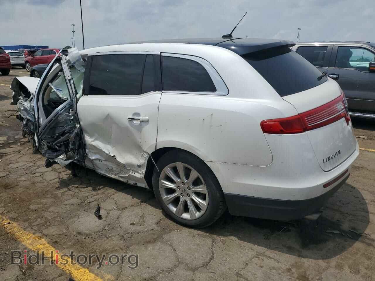 2015 LINCOLN MKT - VIN: 2LMHJ5AT8FBL04237 - Фото 2