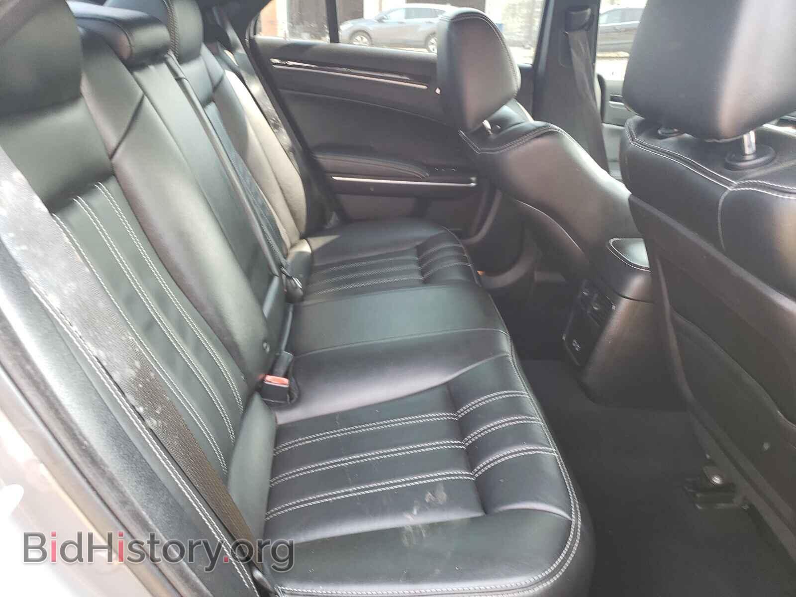2019 CHRYSLER 300 - VIN: 2C3CCABG5KH562595 - Фото 6