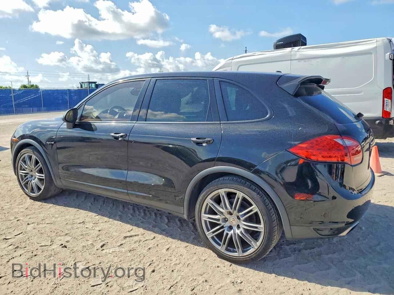2011 PORSCHE CAYENNE - VIN: WP1AE2A24BLA92800 - Photo 2