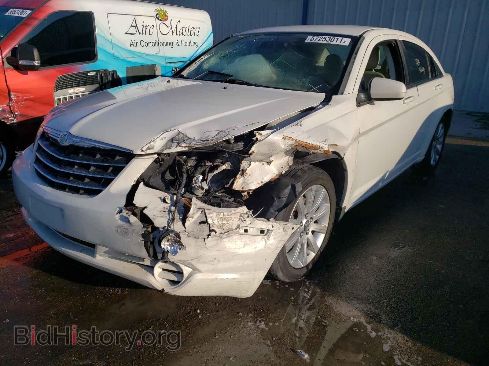 2010 CHRYSLER SEBRING - VIN: 1C3CC5FB4AN130060 - Фото 2