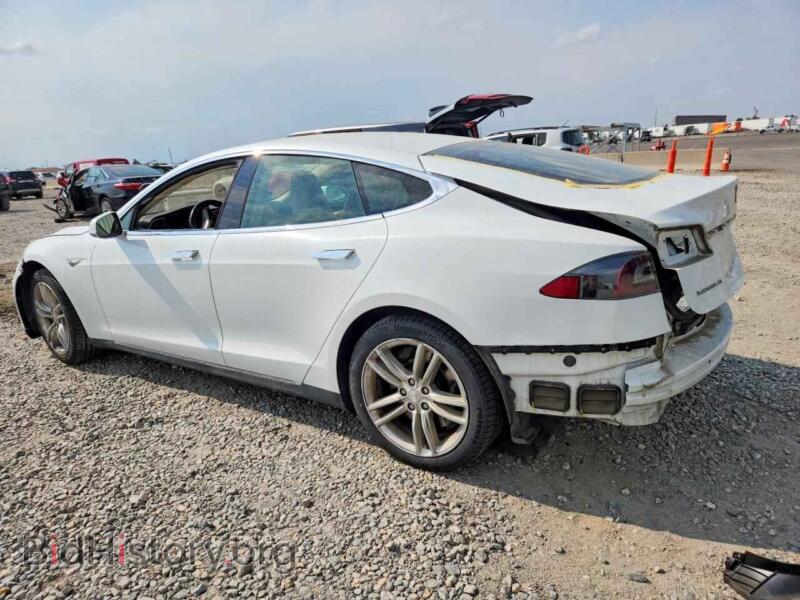 2014 Tesla MODEL S (VIN 5YJSA1S19EFP60860) — фото 2 из 13