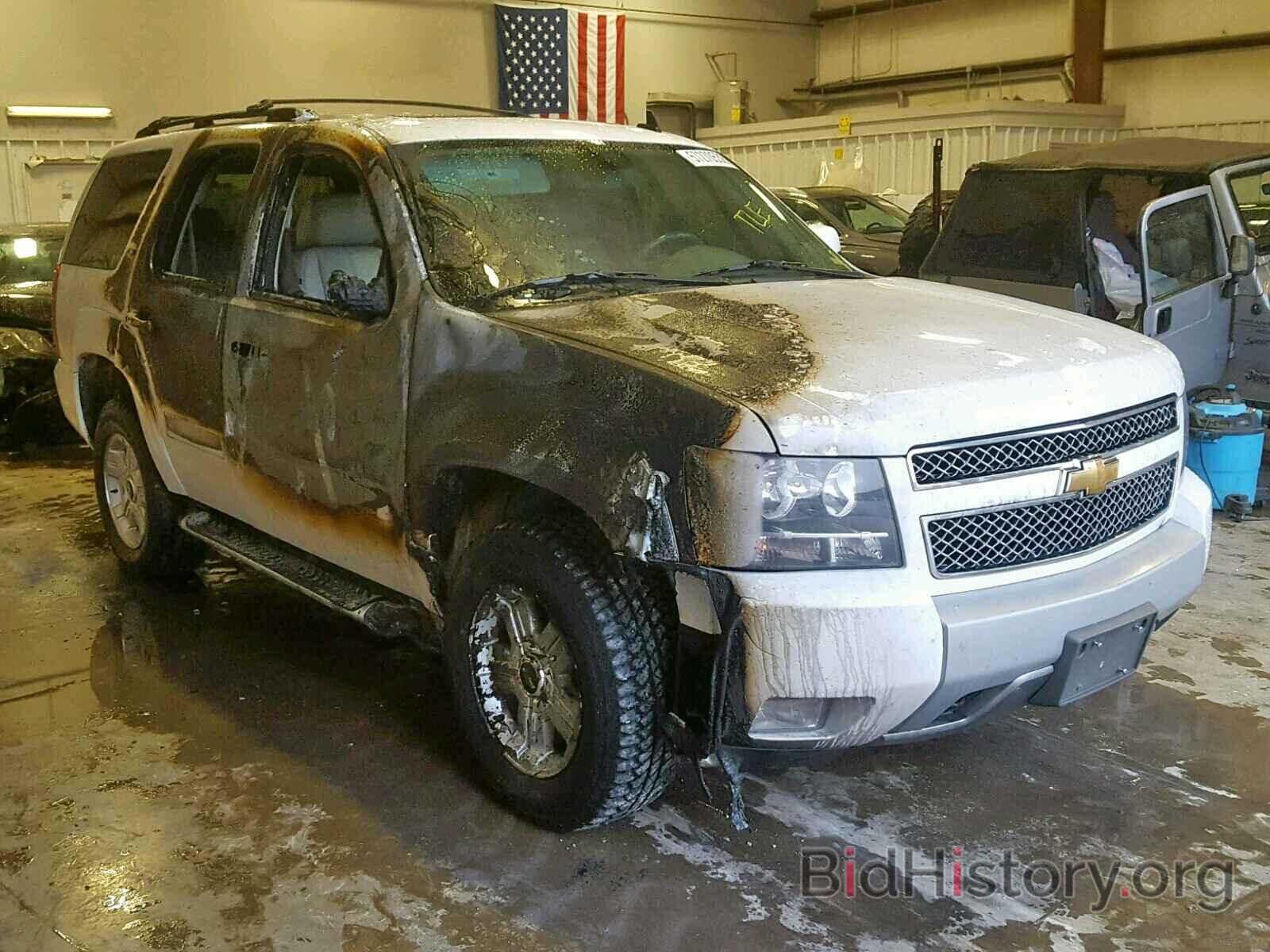 Photo 1GNSKBE09BR382428 - CHEVROLET TAHOE K150 2011