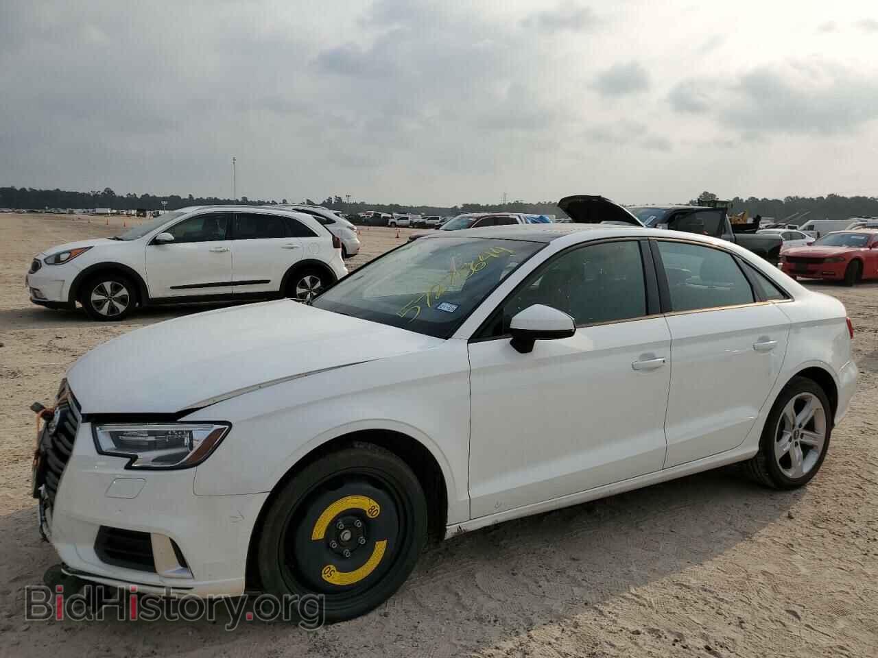 Фотография WAUAUGFF6H1075124 - AUDI A3 2017